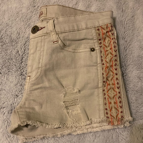 Khaki Aztec Pattern Shorts - Picture 3 of 5